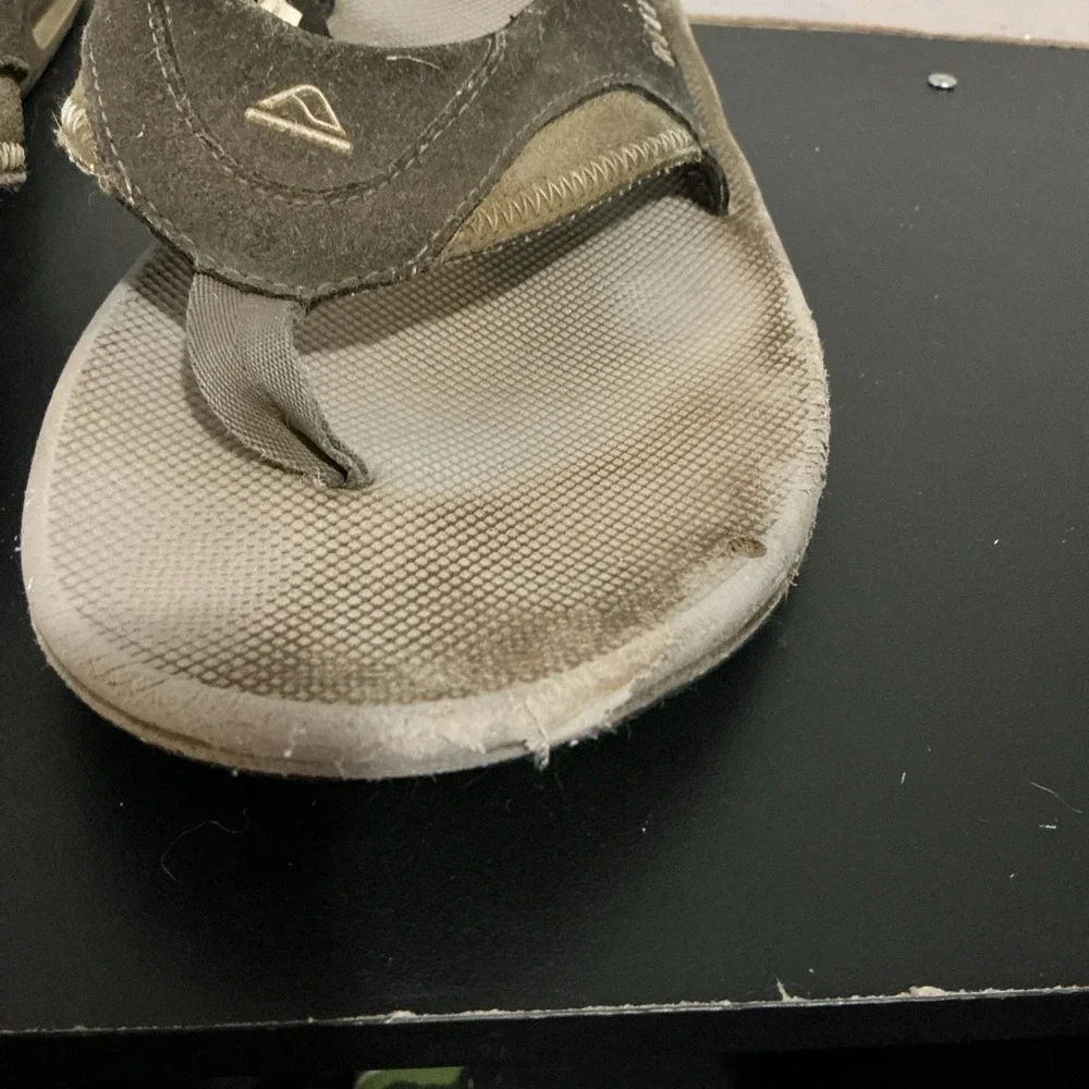 Men's Reef Fannings Flip Flops Beer Bottle Opener sandals  Gray Size 13 WORN
